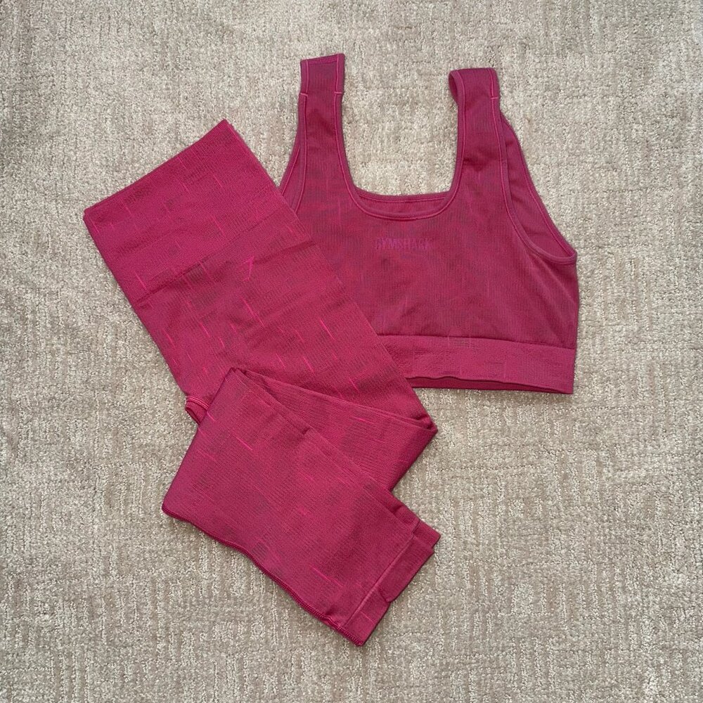 Gymshark Illumination Adapt Seamless Sports Bra & Leggings Matching Set in Pink